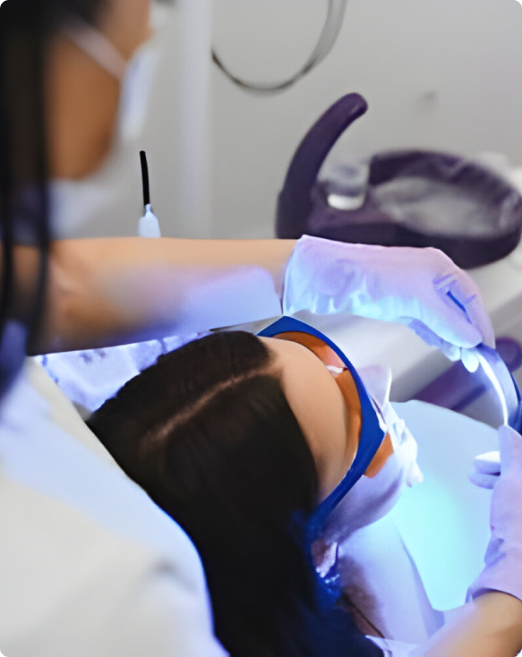 Gros plan sur un sourire lumineux après un blanchiment dentaire professionnel